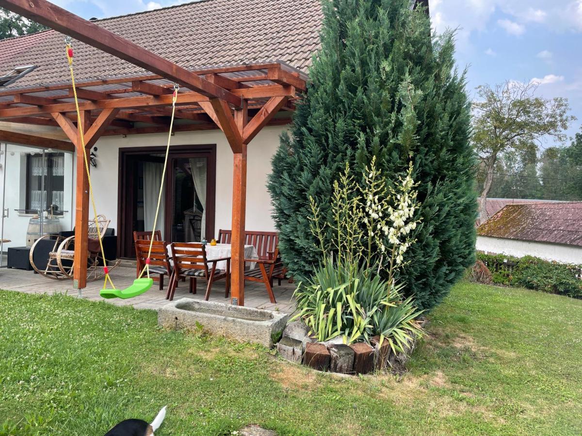 Apartman Beruska Krelovice Exteriör bild